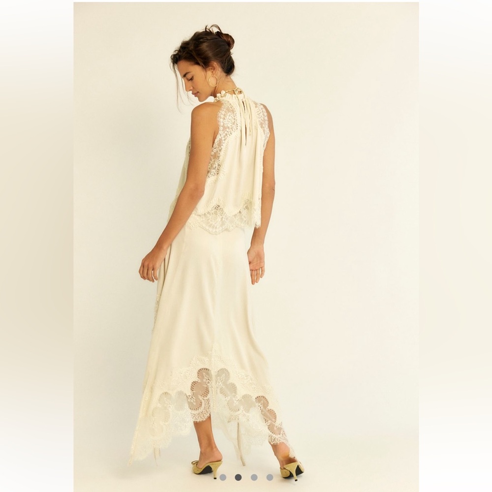 Third Form Visions Skirt 
Elegant Cream High Low Lace Skirt - Picture 4 of 5